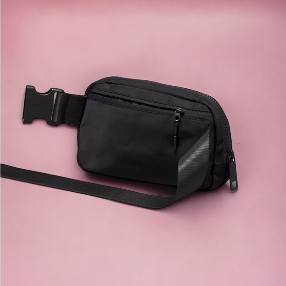 BNWT Sold Out Everywhere Lululemon Pride Belt Bag size l1 - Picture 7 of 10